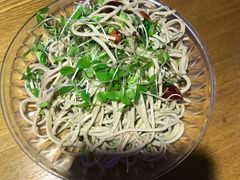 香椿苗拌豆腐丝-谢蟹浓·肉蟹煲(新奥店)