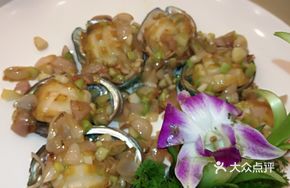 Stewed Abalone with Ginger and Scallion