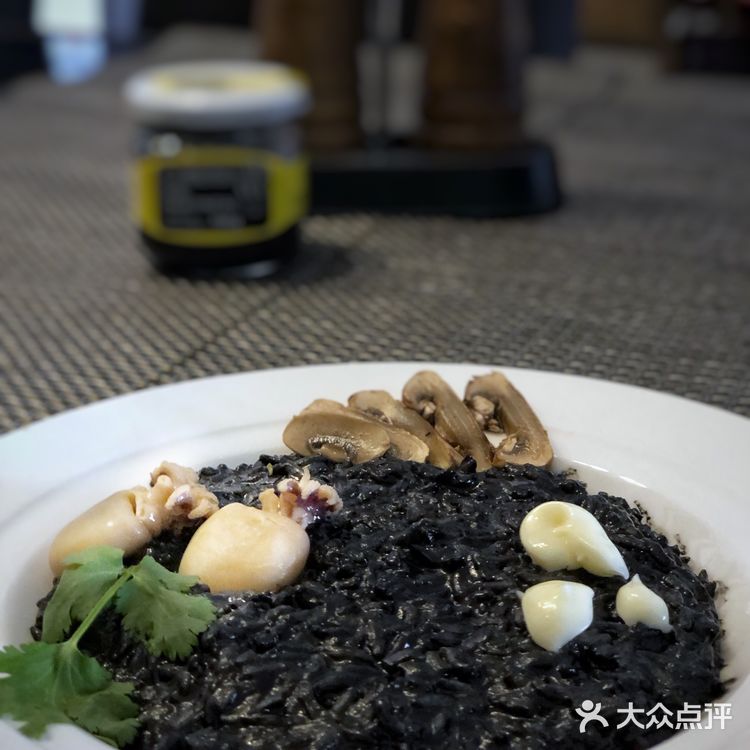 西班牙墨鱼汁饭+烤蘑菇
