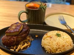 铁板鹅肝菲力牛排配蒜蓉炒饭-FOMO Modern Spanish Bistro