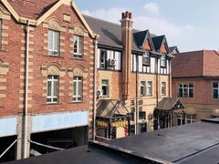 -钟书阁(松江泰晤士小镇店)