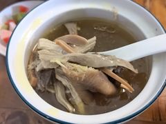墨鱼炖鸡-玉滋補