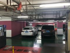 -汉商武展购物中心-停车场