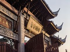 -龙华寺