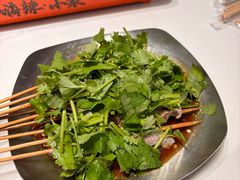 香菜牛肉-嗨辣小聚·盘锦河蟹·海鲜烧烤龙虾(盘锦十年好店)