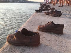 -多瑙河畔鞋履雕塑