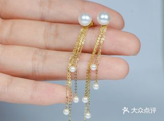 除了婚戒，婚品必备的一件首饰—流苏耳环