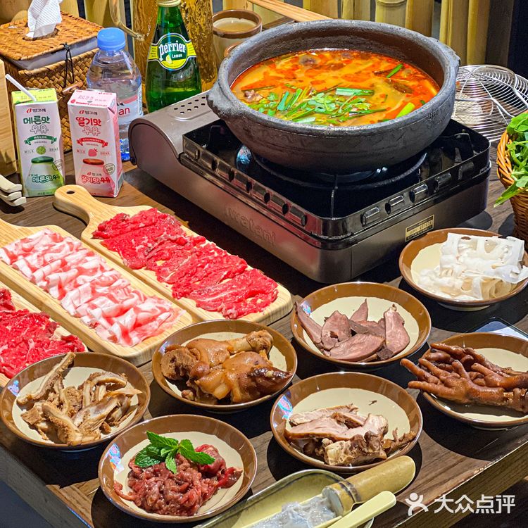在这里实现酸汤牛肉火锅自由｜大龙六方·贵州酸汤牛肉火锅