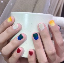 -花岐款式专研健康美甲沙龙