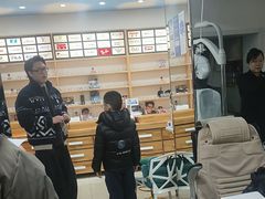 -豪门视光·星趣控·蔡司依视路眼镜代理商(中央大街店)