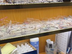 -优医视平价眼镜蔡司依视路折扣工厂店(十里堡店)
