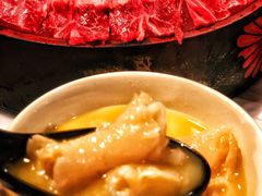 浓厚原只鸡煲花胶汤-鲜入围煮花胶鸡海鲜火锅