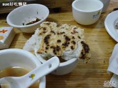 好吃的饼剩一点点-钰洁腊排骨火锅