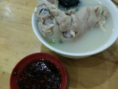 -雷祖芳老妈蹄花店