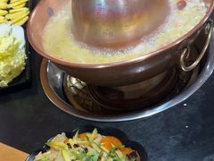 -果松木炭酸菜铜火锅·外婆参鸡汤