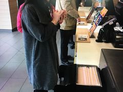 -麦当劳(乳山路店)