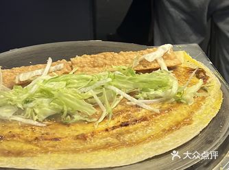 转了一圈没找到想吃的,就想起这家煎饼了。基础款7r一个