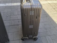 -京伟修鞋洗鞋奢侈品皮具护理店