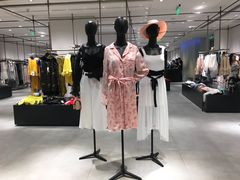 -URBAN REVIVO(欢乐海岸购物中心店)