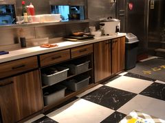 -新大咀港式茶餐厅(宝山万达店)