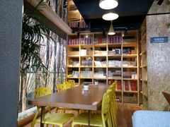 -新华里咖啡书吧(新华书店小寨店)
