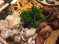 菌菇拼盘-六少·猪肚包鸡火锅(卓悦INTOWN店)