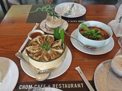-Chom Cafe and Restaurant