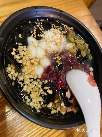 不吃辣也能来成都小吃￼蓉李记是老牌成都小吃了