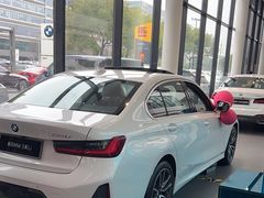 -上海宝信宝马4S店