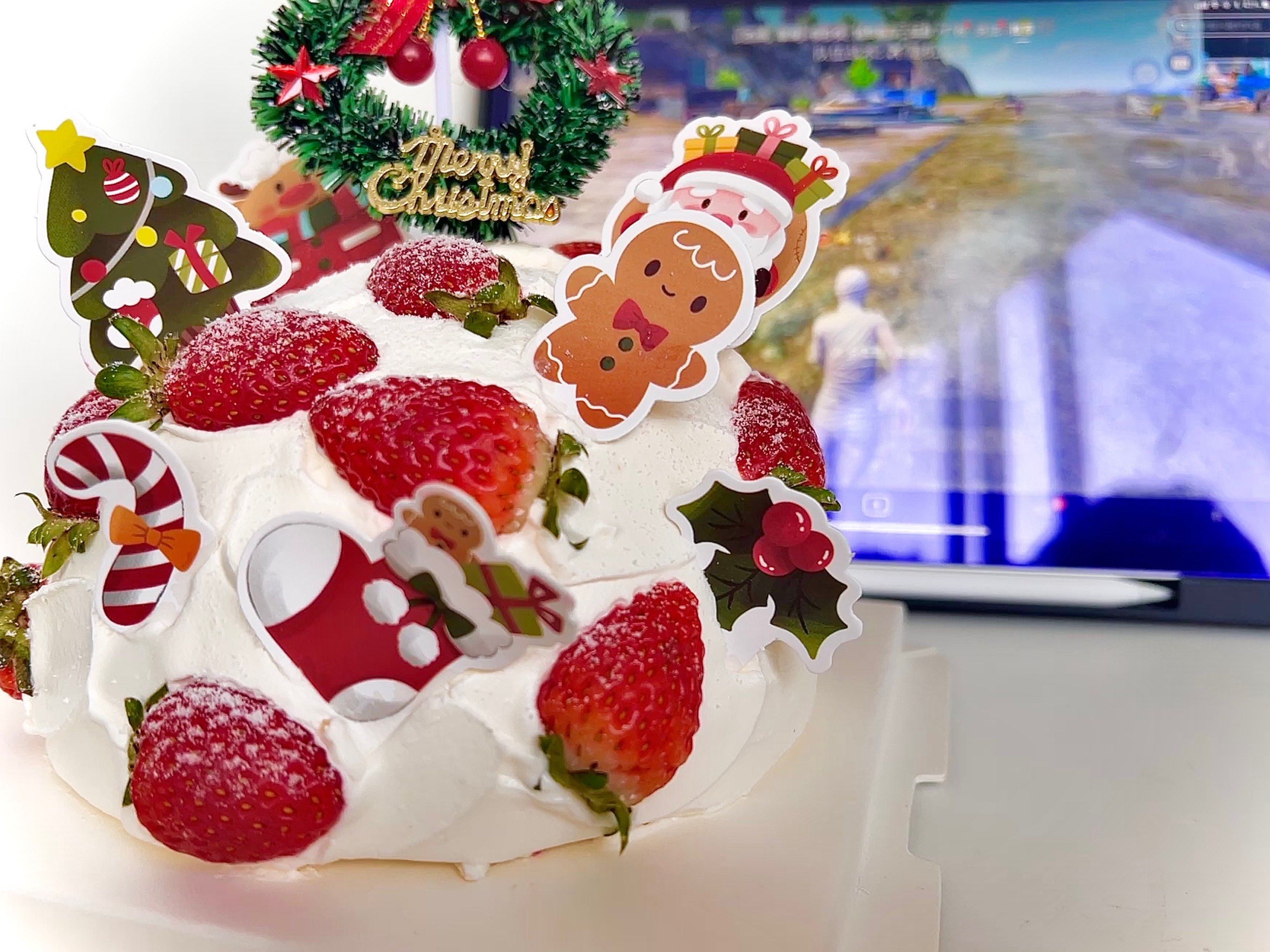 但是那边电影需要预约,然后转身去了美心西饼看到这个蛋糕比较漂亮就