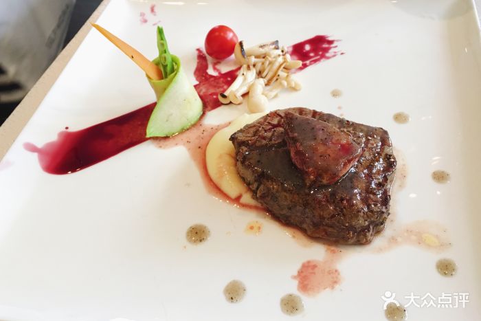 安格斯菲力牛排配鹅肝