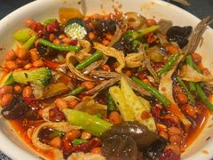 -六福烧烤酒馆(秦隆步行街店)