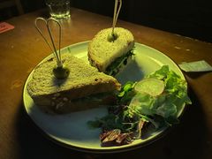 香草鸡肉牛油果三明治-COMMUNE幻师(渔人码头店)