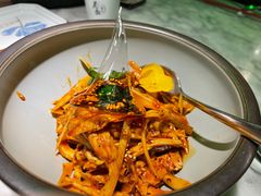 敲糖棒棒鸡-辛香汇·现炒川菜(淮海路百盛店)