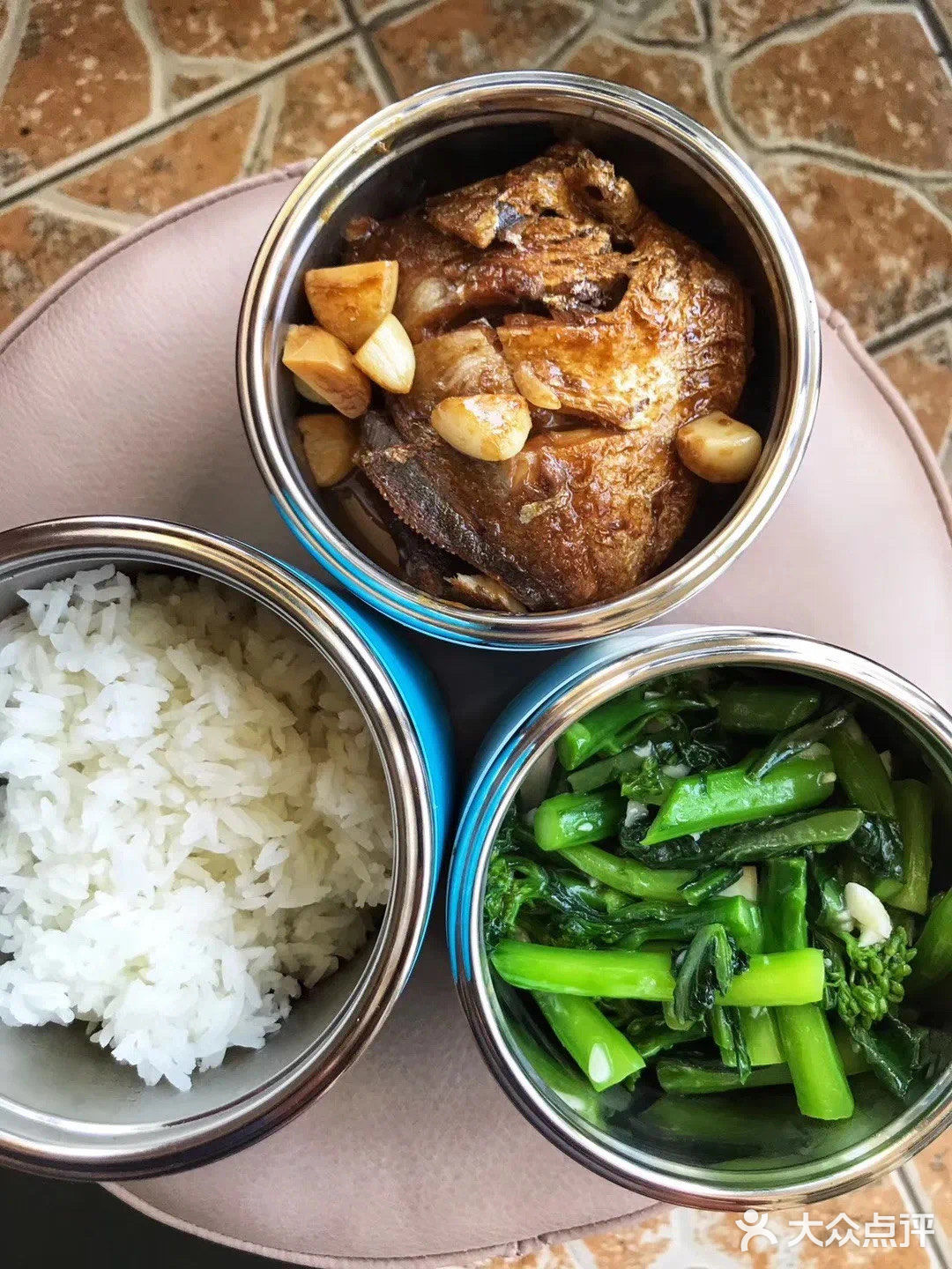 他的辅食比较多的就是面条、饺子、肉片汤、蒸蛋、蔬菜丸