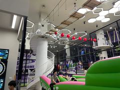 -爱蹦iBOON蹦床运动馆(江汉店)