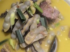-帅巴人舅母子腊蹄民俗村