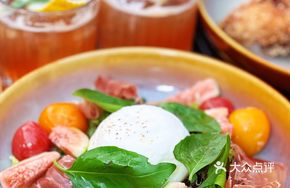 Fig Burrata Salad