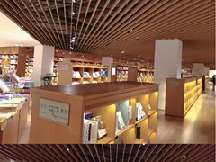 -新华文创·光的空间