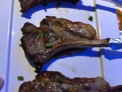 苏尼特金质烤羊排-三个蒙古大叔羊肉串(大宁店)