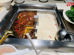 真香锅拼猪肚鸡-海底捞火锅鲜切牛肉主题店(长寿路店)