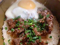 窝蛋牛肉饭-红星光发煲仔饭(文海店)