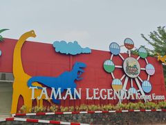 -Taman Legenda Keong Emas TMII