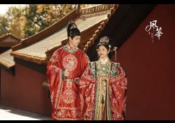 -雪中彩影婚纱摄影·微光艺术中心