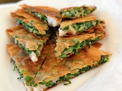 招牌韭菜鲜虾饼-桂满陇·手作小笼包&江南叫花鸡(中山公园店)