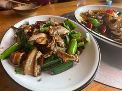 大脚菌炒腊肉-郑件洋芋饭庄