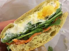 烟熏三文鱼鸡蛋沙拉三明治-Wagas沃歌斯(合生汇店)