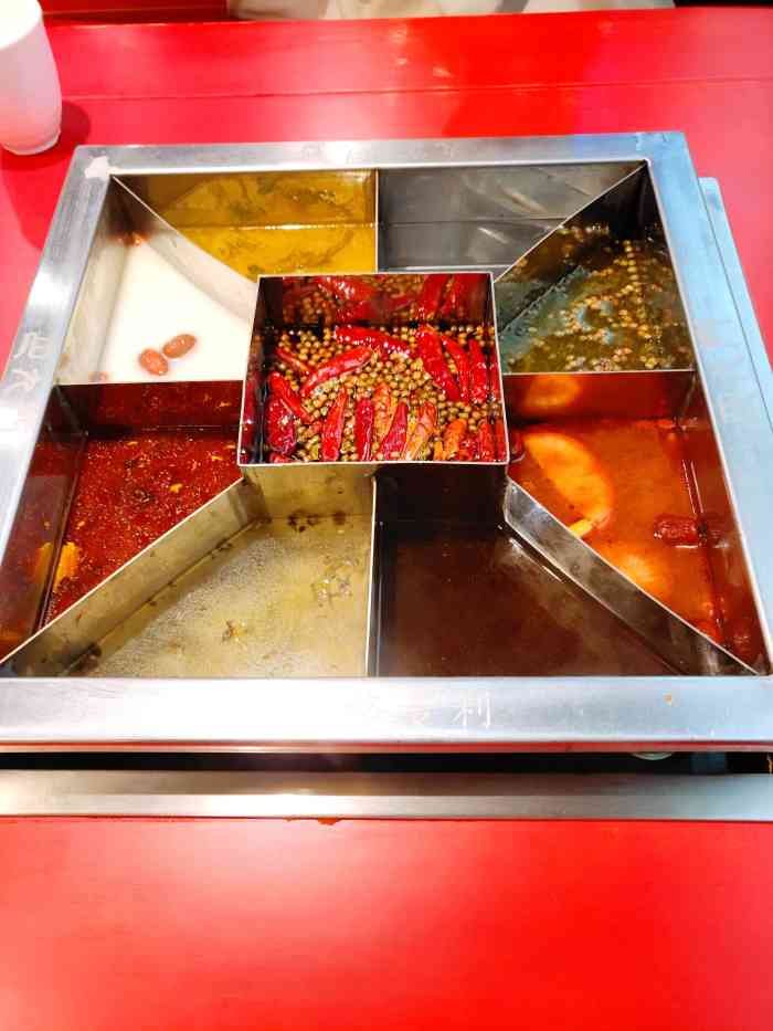 巴九门九宫格老火锅(洪崖洞夜景店)-"如果说洪崖洞是重庆特色的象征