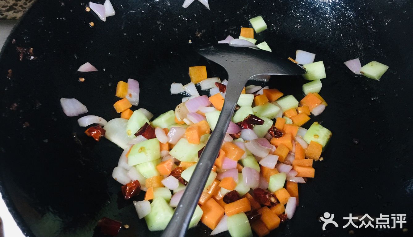 夏季川菜必备的香辣宫保鸡丁