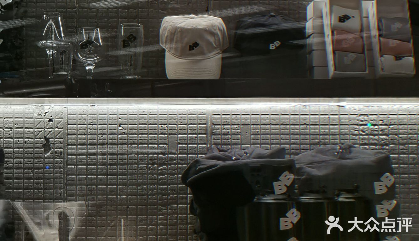 南京新店|把酿酒厂搬进店里的金属工业风精酿酒馆